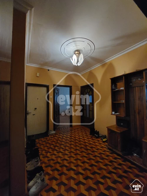 For sale Old building
                                                100 m²,
                                                New Yasamal  (22/23)