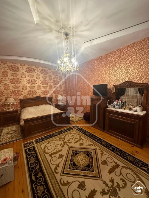 Rent House / villa
                                                150 m²,
                                                Bakikhanov  (22/24)