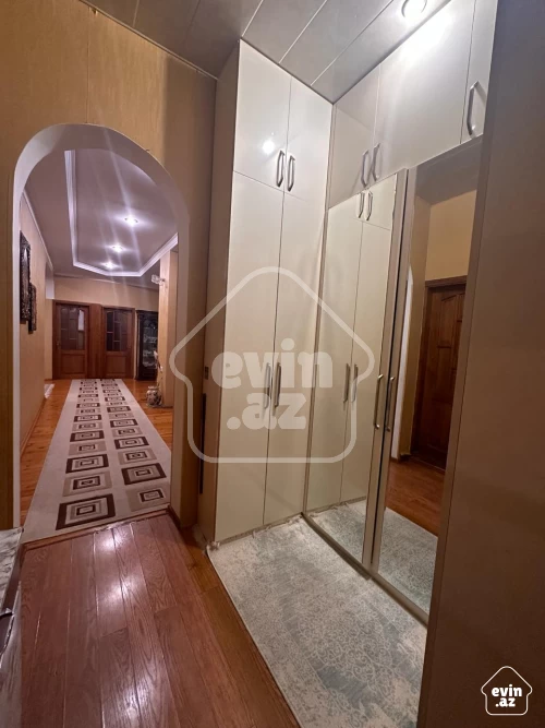Rent House / villa
                                                150 m²,
                                                Bakikhanov  (2/24)